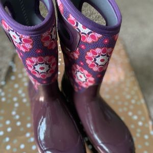 Bogs purple rain boots. Youth sz 5, fits sz 8 in womens. Good used condition